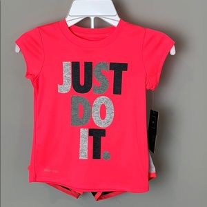 Nike NWT Girls DriFit 2 Piece Set T-shirt & Shorts